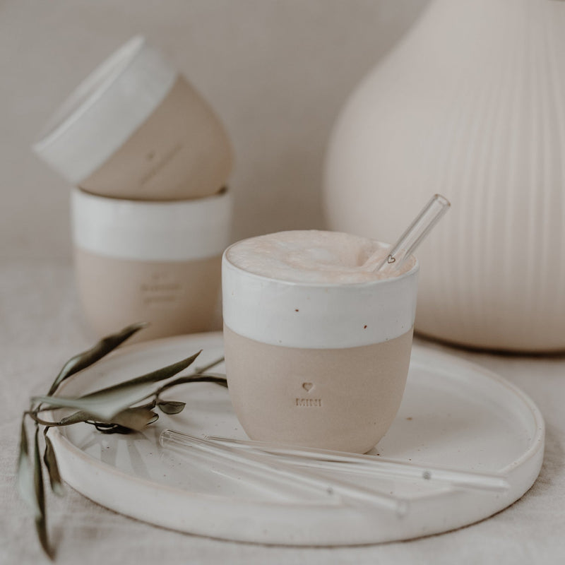 Eulenschnitt Kleiner Becher Mini aus Steingut im Angebot