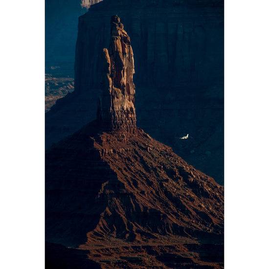 Queen Kerosin Acrylglasbild - PLANE FLYING THROUGH MONUMANT VALLEY