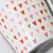 Schöner Leben Tasse mit Goldveredelung Herzchen rot rosa gold 420ml von Grafik Werkstatt im Angebot