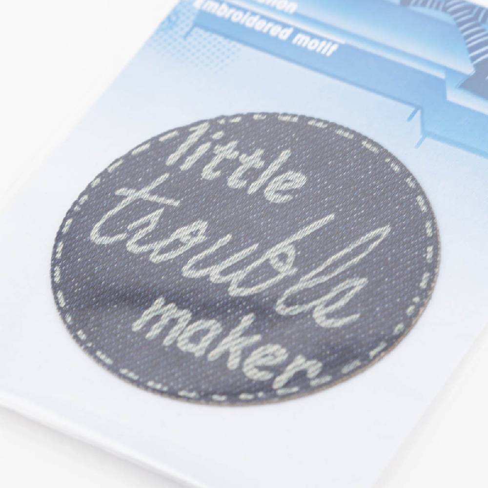 Schöner Leben Applikation little trouble maker gelasert selbstklebend/aufbügelbar Jeansstoff blau 60mm von Prym Fabrikverkauf