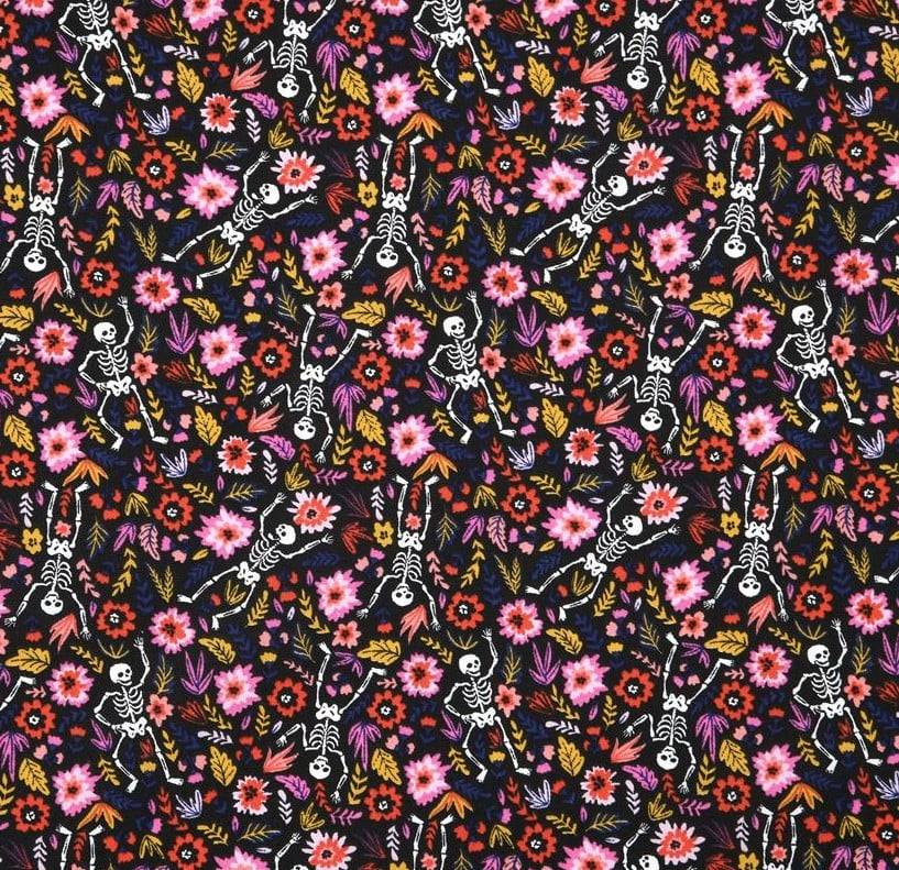 Schöner Leben Baumwollstoff Skelette Blumen schwarz bunt 1,40m Breite im Angebot