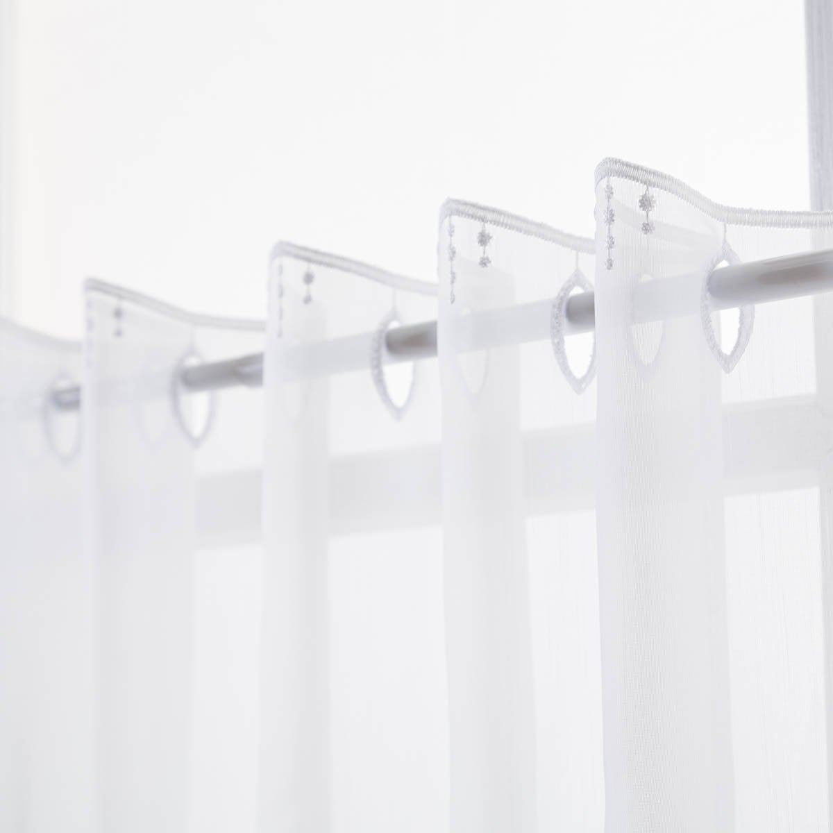 Schöner Leben Scheibengardinen Meterware nähfrei Stickerei Pünktchen weiß 45cm Höhe Outlet
