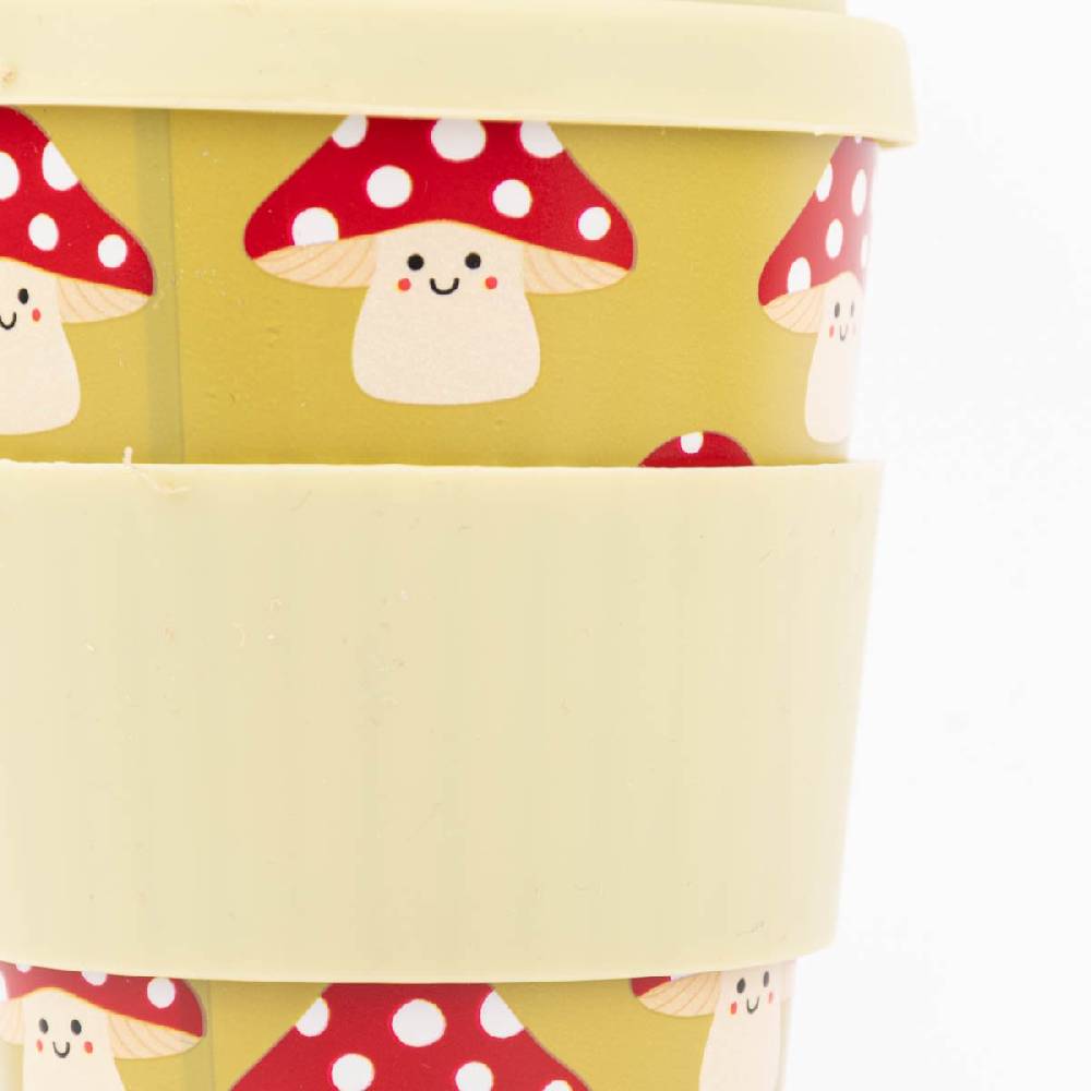 Schöner Leben To go Becher aus recycelten PET Flaschen Fliegenpilz grün rot weiß 400ml von Sass & Belle VIP-Rabatte